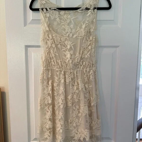 Alice + Olivia Ivory Lace Dress Alice + Olivia Ivory Lace Dress